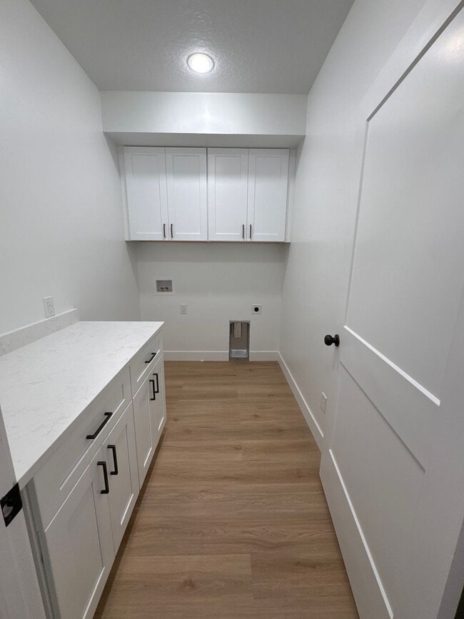 Building Photo - 725 W 350 N