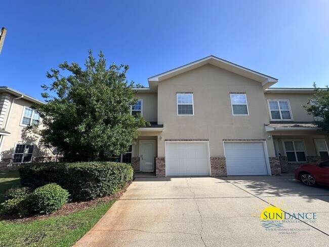 Building Photo - Stunning  3 Bedroom Townhouse in Fort Walton
