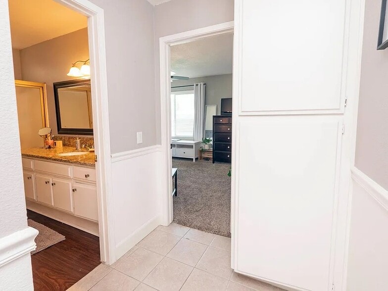 Downstairs bathroom between bedroom #2 and #3 - 4207 Rimcrest Dr