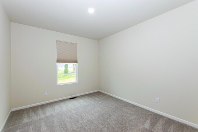 Building Photo - 717 Risdon Trail S