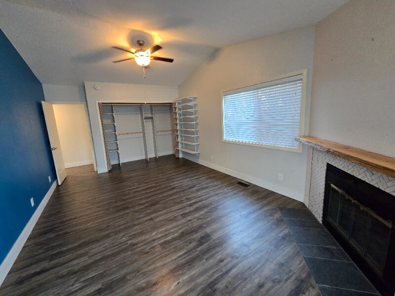 Building Photo - 2516 S Sumac Ln