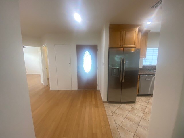 Building Photo - 5745 Simpson Ave