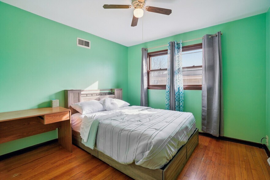 Building Photo - 10783 W Appleton Ave