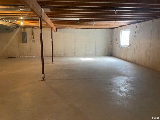 Building Photo - 700 Garvey Ln