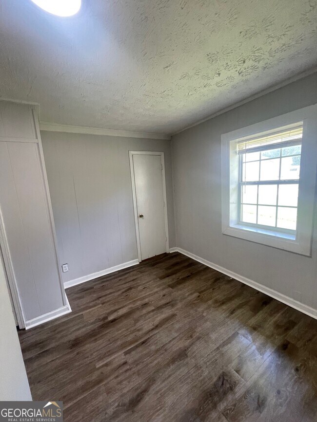 Building Photo - 6501 Elsie St