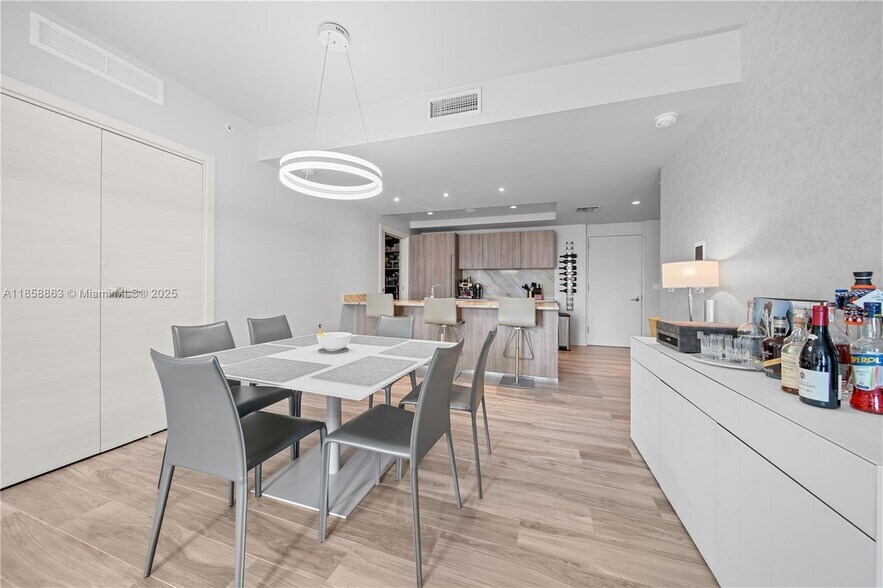 Building Photo - 801 S Miami Ave