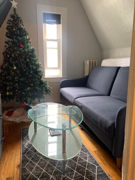 Building Photo - 94 Walnut St