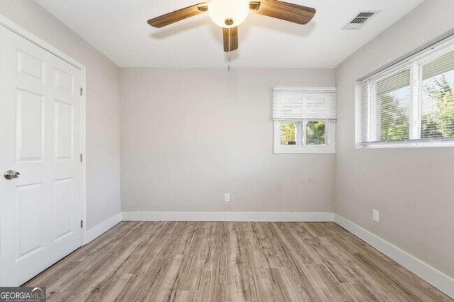 Building Photo - 1735 Carter Cir