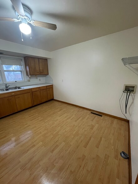 Building Photo - 156 S Chester St