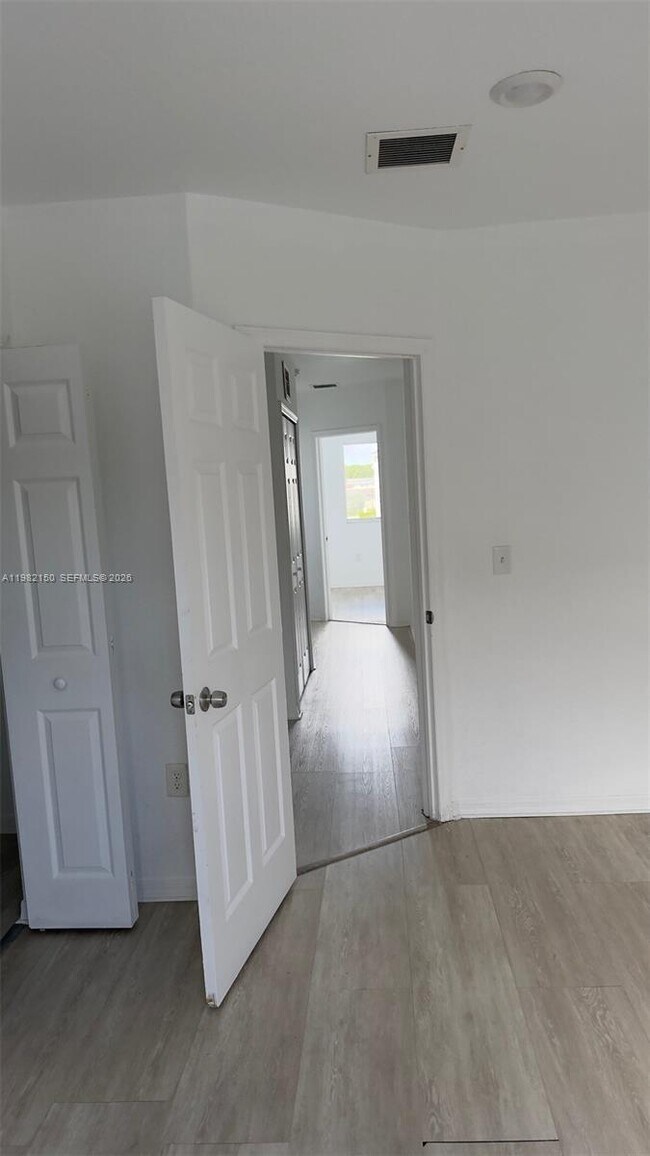 Building Photo - 689 NW 6th St