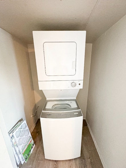 Building Photo - 1110 E Highland Ave