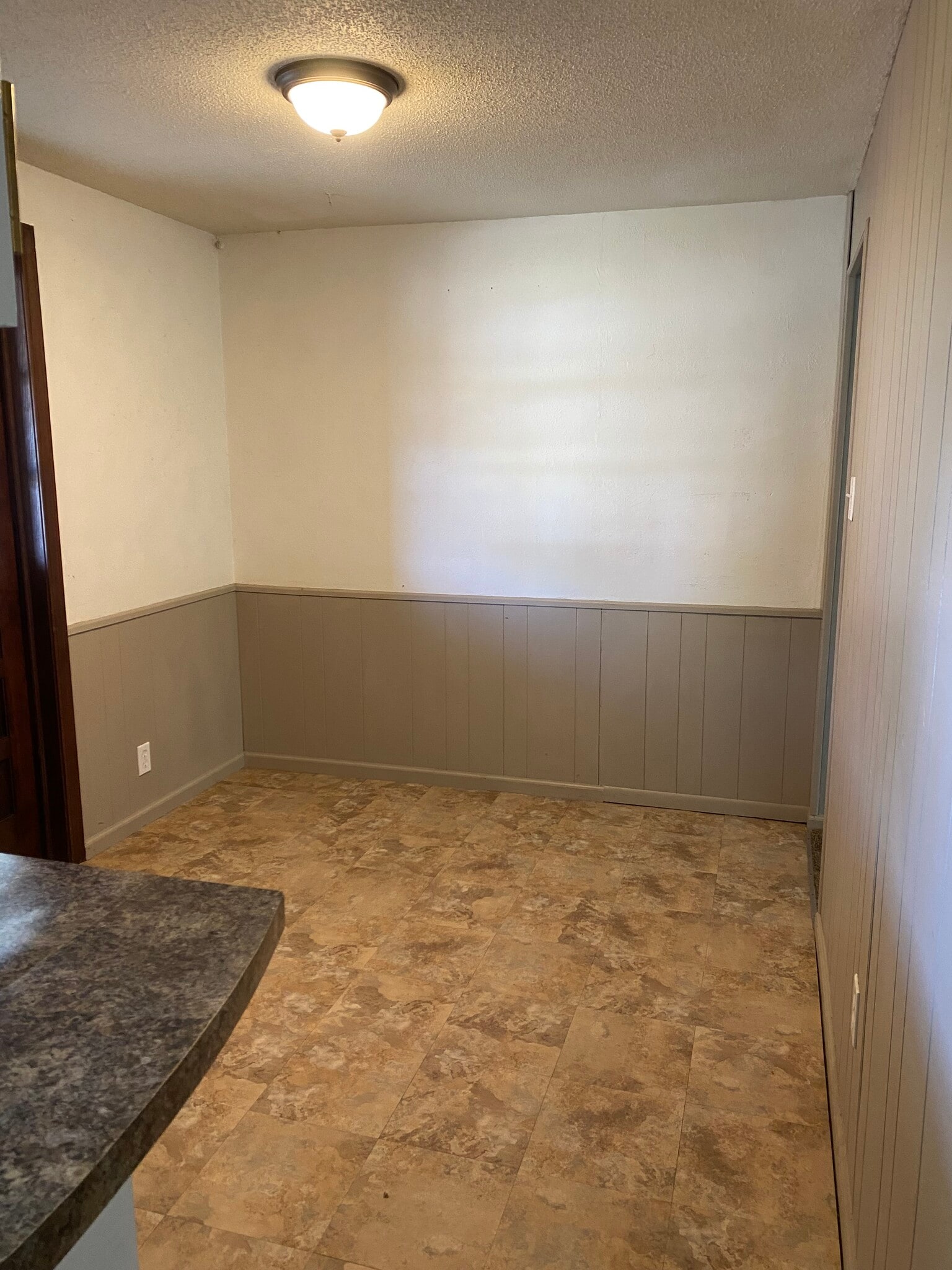 Building Photo - 305 Redbud Ln