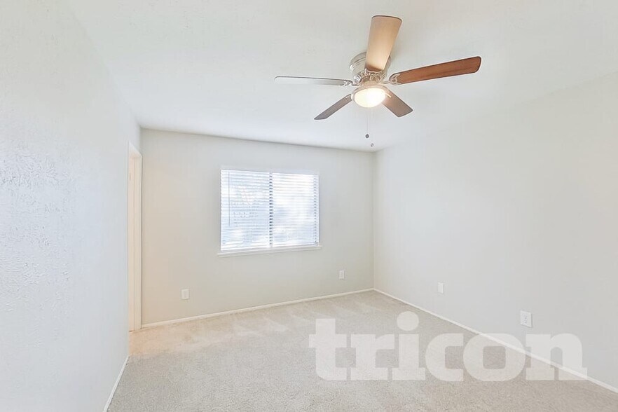 Building Photo - 10022 Deer Hollow Dr