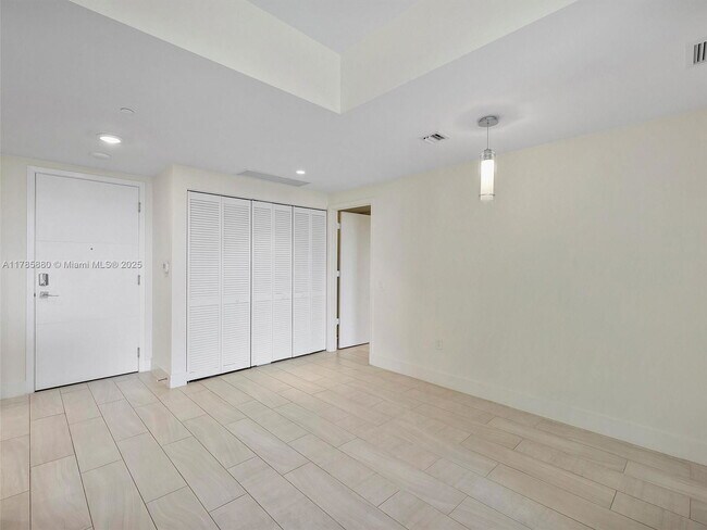 Building Photo - 2000 Metropica Wy