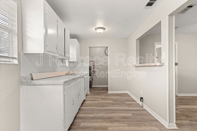 Building Photo - 4404 Pecan Ln