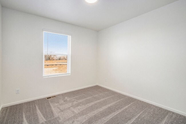 Building Photo - Exquisite 3 Bed 2.5 Bath Single Family Home