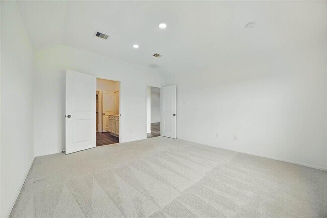 Building Photo - 2921 Eden Lk Ln
