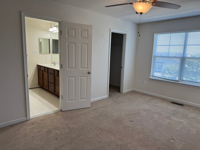 Building Photo - 107 Notions Ct