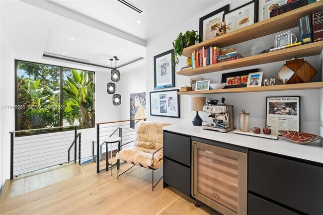 Building Photo - 8625 NE 10th Ave