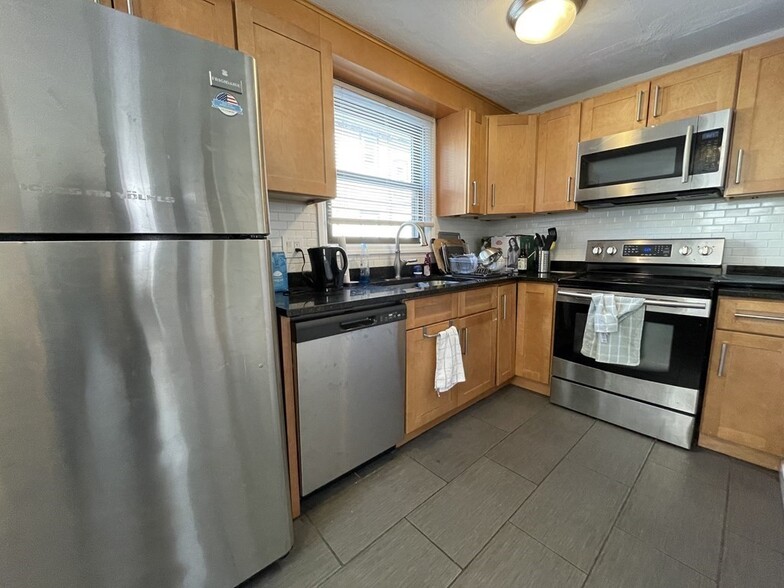 *Pictures are representative samples of the advertised unit. In some cases, the actual units you to - 41 Ashford St