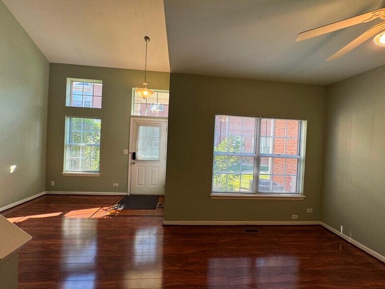 Building Photo - 8 Saint Regis Ct