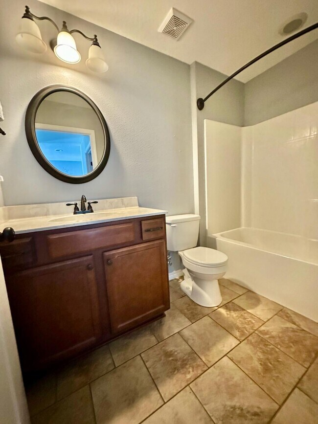 Building Photo - 240 Water Oaks Loop