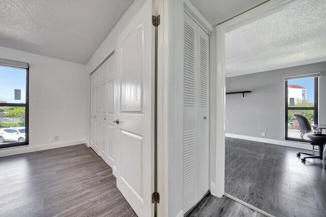 Building Photo - 516 Osprey Dr