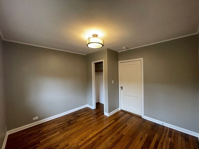 Building Photo - West Seattle - 2 bedroom and 1 bathroom