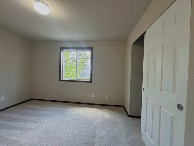 Building Photo - Beautiful 4-Bedroom 2.5-Bathroom Home in M...