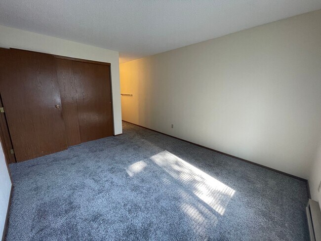 Building Photo - Very spacious 2 bed, 2 bath 4-plex unit lo...