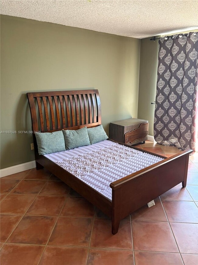 Building Photo - 1801 S Treasure Dr