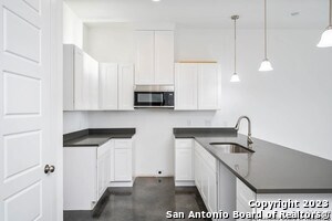 Building Photo - 303 San Salvador Ave