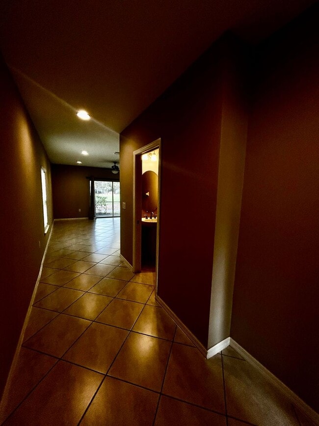 Building Photo - Beautiful 3-Bedroom 2.5 Bath Single-Family Home in Hammock Cove