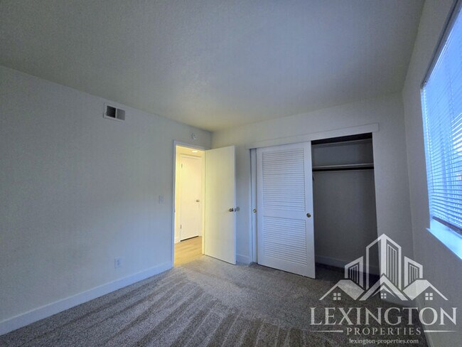 Building Photo - Beautifully Updated, 4BD/3BA, Home in Rocklin – Excellent Location!