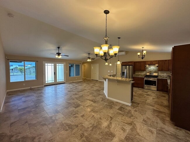 Building Photo - 16-1370 Pohaku Circle Kurtistown, HI 96760