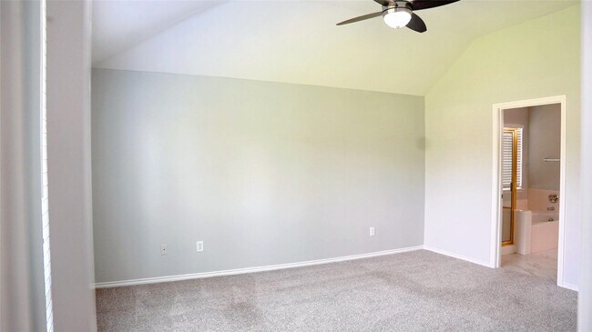 Building Photo - 3915 Summerfield Dr