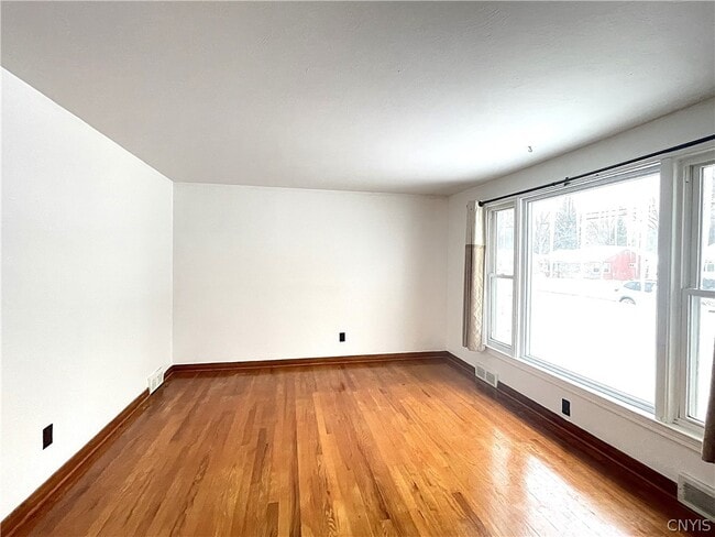 Building Photo - 121 Wadsworth Rd