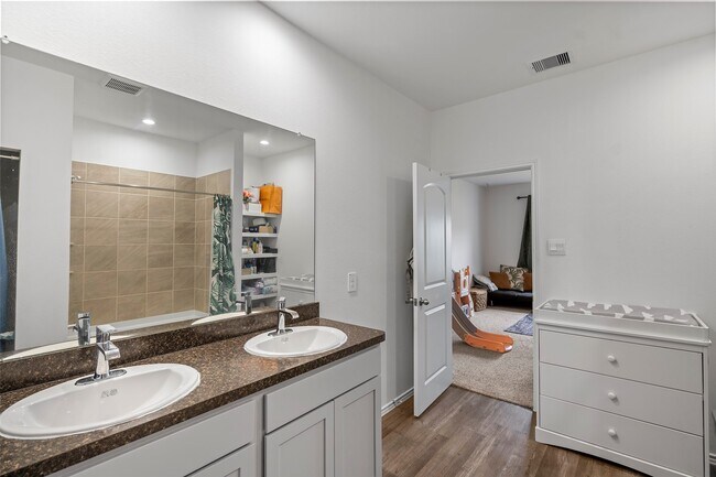 Building Photo - 5223 Mossdale Blf Ln