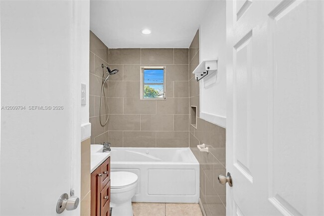Building Photo - 4156 SW 49th Ct