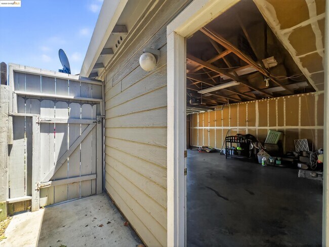 Building Photo - 5140 Homestead Way