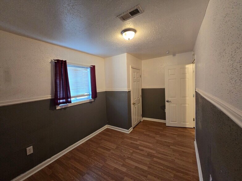 Building Photo - 507 Saint Robert Dr