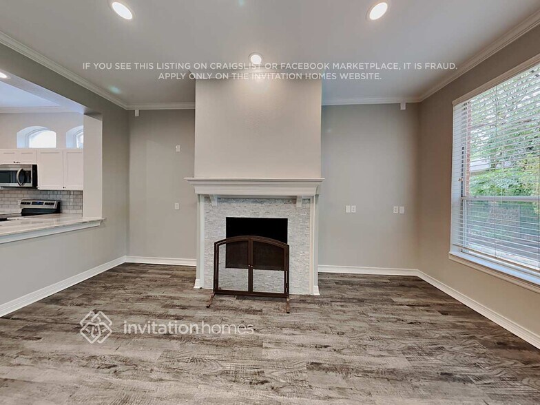 Building Photo - 317 Valiant Dr