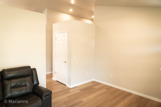 Building Photo - 812 E 2700 S