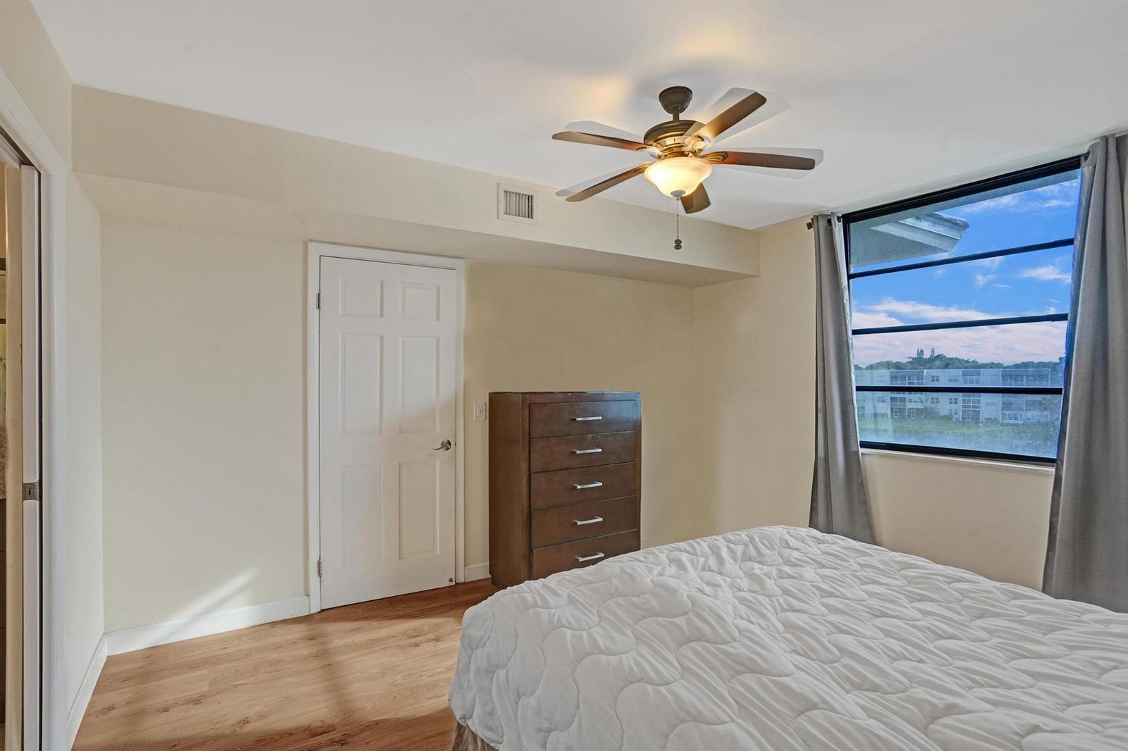 Building Photo - 1526 Whitehall Dr