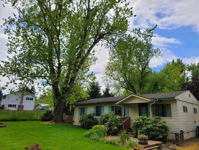 Building Photo - 11071 SE 242nd Ave