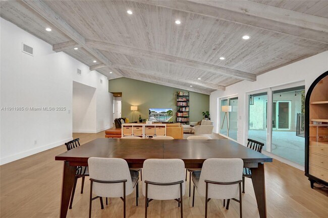 Building Photo - 1020 Bayberry Point Dr