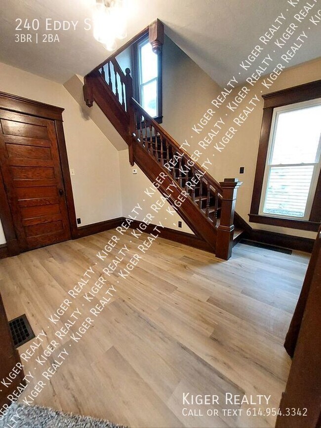 Primary Photo - Large 3 Bedroom Home