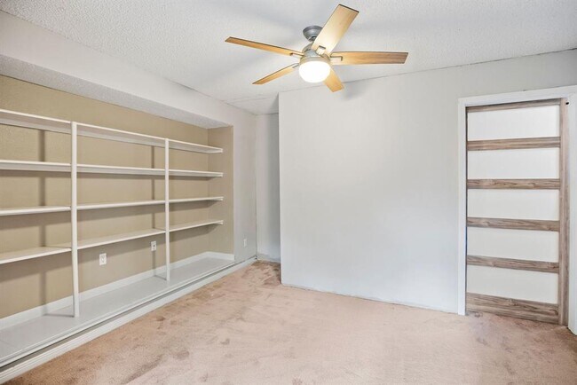 Building Photo - 22 S Rain Forest Ct