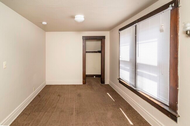 Building Photo - 831 Brookwood Pl