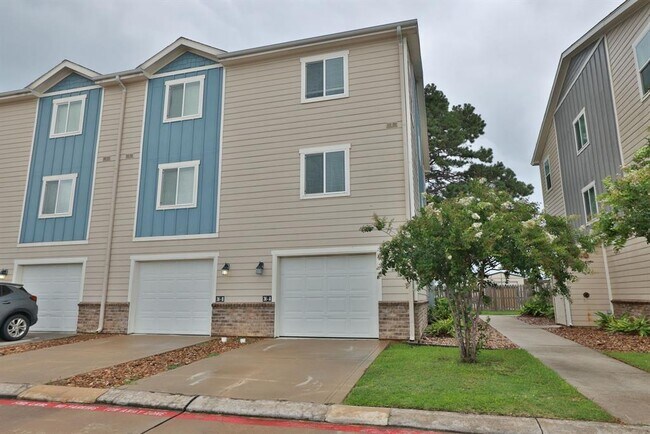 Building Photo - 21155 Gosling Rd